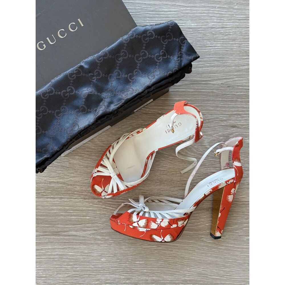ARCHIVE Gucci 2006 Platform Kitten Heel with Crane Motifs in Vermillion 7.5W